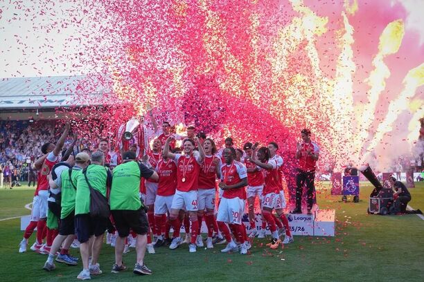 Fotbalisté Arsenalu slaví titul
