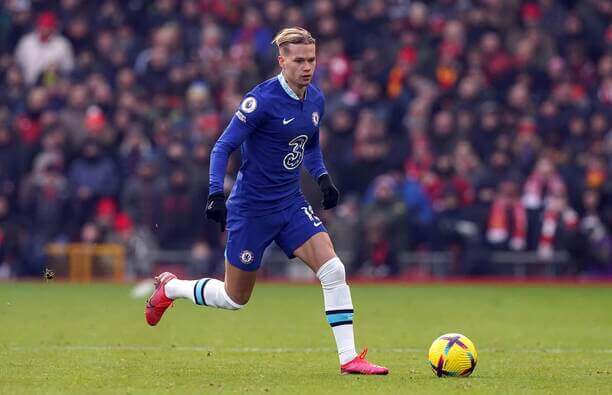 Mykhailo Mudryk při svém debutu za Chelsea