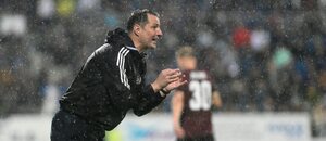 Trenér Brian Priske při utkání proti Slovácku Trenér Brian Priske při utkání proti Slovácku