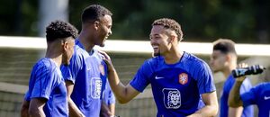 Ryan Gravenberch a Devyne Rensch na tréninku nizozemské reprezentace do 21 let Ryan Gravenberch a Devyne Rensch na tréninku nizozemské reprezentace do 21 let