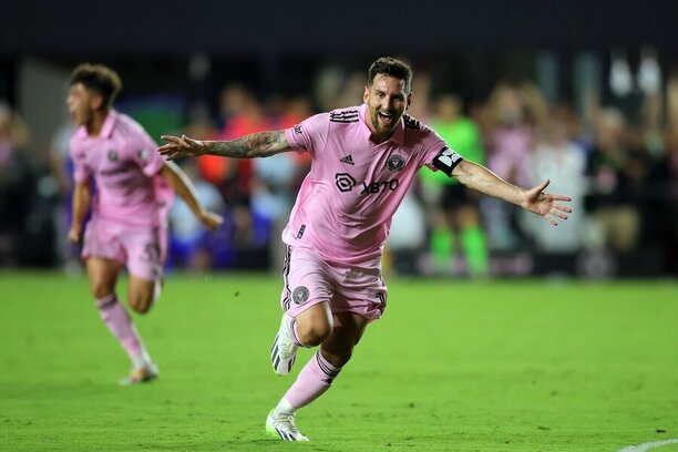 Lionel Messi se raduje ze svého prvního gólu za Inter Miami