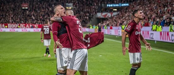 Sparťané se radují z vyrovnávací branky v derby Sparťané se radují z vyrovnávací branky v derby