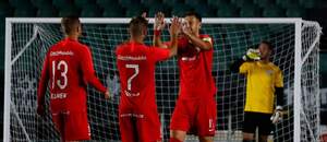 Česká reprezentace v malém fotbale oslavuje vstřelenou branku