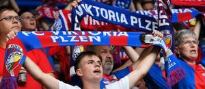 Fanoušci Plzně při utkání s HJK Fanoušci Plzně při utkání s HJK