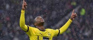 Youssoufa Moukoko se v dresu Borussie Dortmund raduje z branky