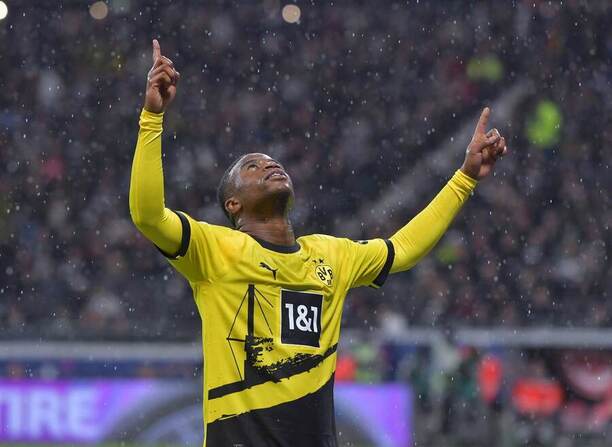 Youssoufa Moukoko se v dresu Borussie Dortmund raduje z branky