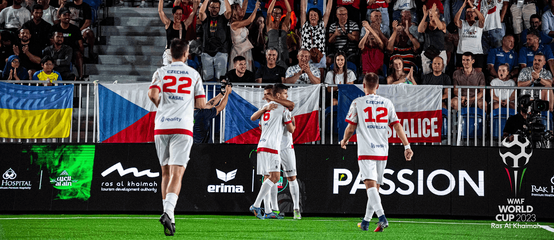 Češi se radují po jednom z mnoha vstřelených gólů na letošním MS v malém fotbale. Budou slavit i ve čtvrtfinále proti Kazachstánu? Sledujte zápas živě na TV Tipsport. Češi se radují po jednom z mnoha vstřelených gólů na letošním MS v malém fotbale. Budou slavit i ve čtvrtfinále proti Kazachstánu? Sledujte zápas živě na TV Tipsport.