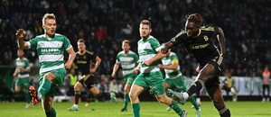 Victor Olatunji zakončuje při pohárovém utkání proti Bohemians Victor Olatunji zakončuje při pohárovém utkání proti Bohemians