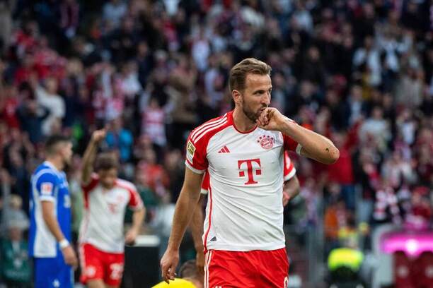 Harry Kane slaví branku v dresu Bayernu Mnichov
