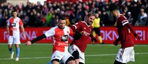Marek Suchý a Tomáš Hübschman v souboji, Silvestrovské derby 2023