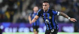 Lautaro Martínez v dresu Interu Milán v utkání finále Superpoháru proti Neapoli Lautaro Martínez v dresu Interu Milán v utkání finále Superpoháru proti Neapoli