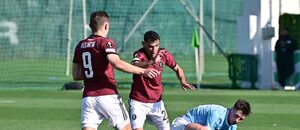 Qazim Laci bojuje o míč v generálce proti Malmö Qazim Laci bojuje o míč v generálce proti Malmö