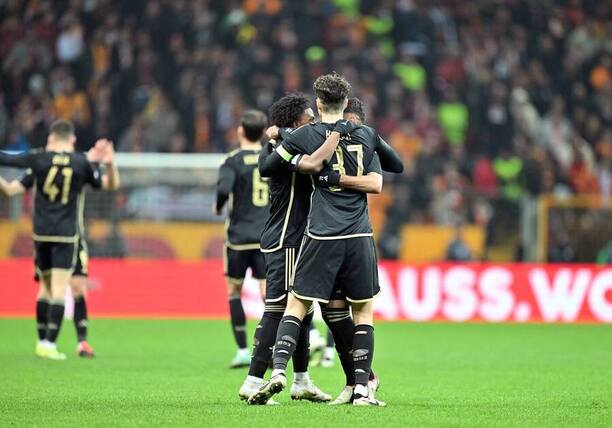 Sparťané se radují z gólu na hřišti Galatasaraye