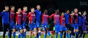 Fotbalisté Plzně při děkovačce po výhře nad Bohemians Fotbalisté Plzně při děkovačce po výhře nad Bohemians