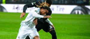 Gerson Rodrigues (Slovan) a Gregory Wüthrich (Sturm) v souboji o míč v zápase Sturm Graz vs. Slovan Bratislava Gerson Rodrigues (Slovan) a Gregory Wüthrich (Sturm) v souboji o míč v zápase Sturm Graz vs. Slovan Bratislava