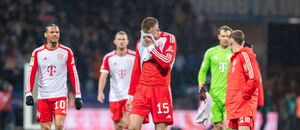 Zklamaní hráči Bayernu po prohře v Bochumi