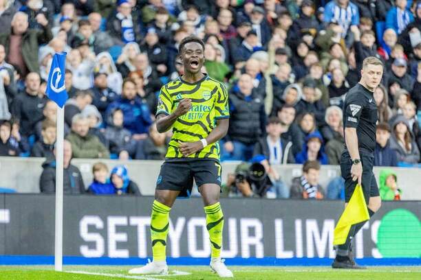 Bukayo Saka (Arsenal) se raduje z branky proti Brightonu