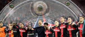 Leverkusen může slavit historický titul