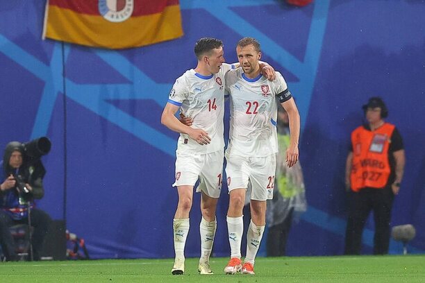 Lukáš Provod a Tomáš Souček během utkání s Portugalskem