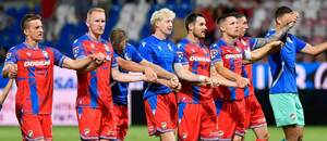 Fotbalisté Plzně při děkovačce po výhře nad Hradcem Králové Fotbalisté Plzně při děkovačce po výhře nad Hradcem Králové