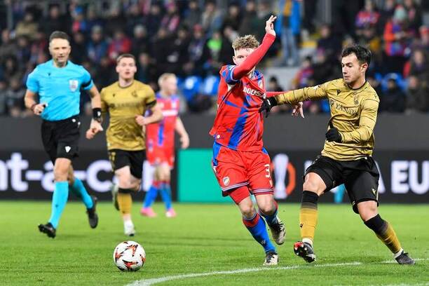 Pavel Šulc v zápase 4. kola Evropské ligy proti Realu Sociedad