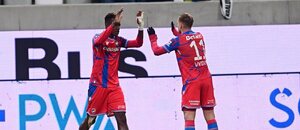 Sampson Dweh a Matěj Vydra oslavují gól proti Hradci Králové, 16. kolo Chance Ligy Sampson Dweh a Matěj Vydra oslavují gól proti Hradci Králové, 16. kolo Chance Ligy