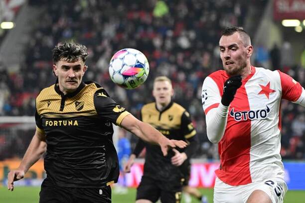 Matěj Chaluš z Ostravy a Tomáš Chorý ze Slavie, 22. kolo Chance Ligy 2024–25