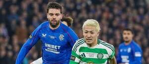 Finále Premier Sports Cupu: Daizen Maeda ze Celticu běží na bránu Rangers. Finále Premier Sports Cupu: Daizen Maeda ze Celticu běží na bránu Rangers.