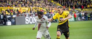Nico Schlotterbeck a Jeremie Frimpong v souboji, 30. kolo Bundesligy 2023–24 Nico Schlotterbeck a Jeremie Frimpong v souboji, 30. kolo Bundesligy 2023–24