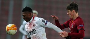 Rafael Leão a Martin Vitík během utkání Evropské ligy Rafael Leão a Martin Vitík během utkání Evropské ligy