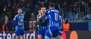 Fotbalisté Slovanu Bratislava při oslavě gólu, 7. kolo Ligy mistrů 2024–25 Fotbalisté Slovanu Bratislava při oslavě gólu, 7. kolo Ligy mistrů 2024–25