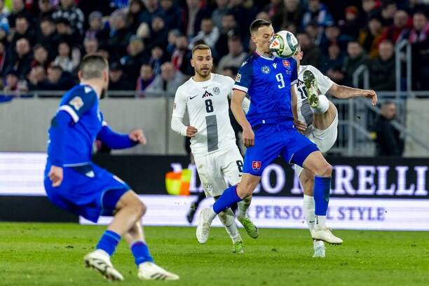 Róbert Boženík se pere s obranou Slovinska