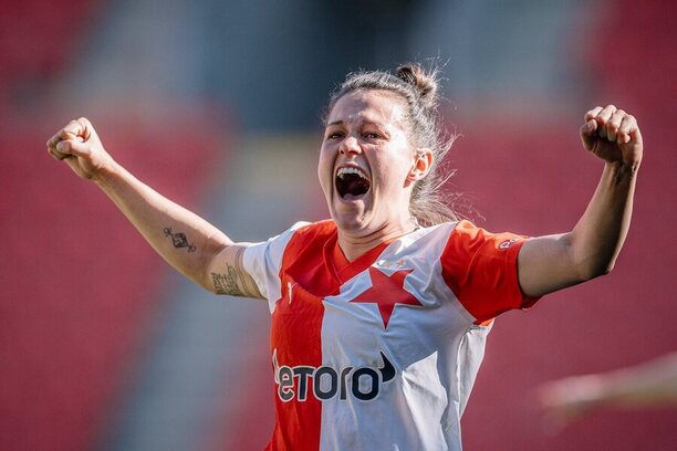 Martina Šurnovská během derby v roce 2024