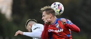Matěj Vydra z Plzně a Marek Havlík ze Slovácka v souboji, 14. kolo Chance Ligy 2024–25