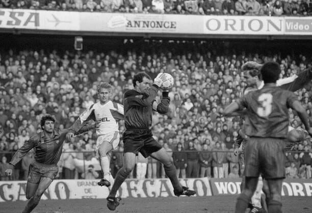 Zápas Sparty s Barcelonou v roce 1992 rozhodl Horst Siegl