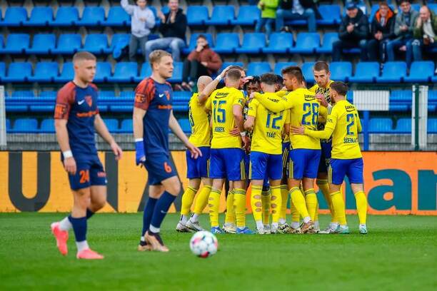 Fotbalisté Zlína slaví gól proti Vlašimi, 20. kolo CHNL 2024–25