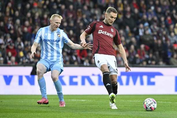 Václav Jemelka a Jan Kuchta během ligového zápasu mezi Spartou a Plzní