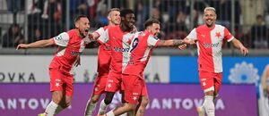 Slávisté oslavují branku do sítě Olomouce, Chance Liga 2024/25