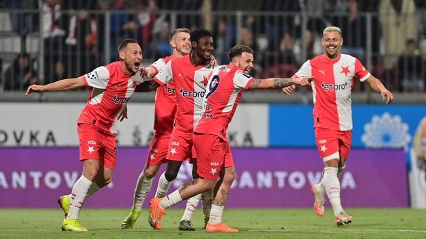 Slávisté oslavují branku do sítě Olomouce, Chance Liga 2024/25