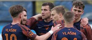 Chance Národní Liga 2024/25: Hráci Vlašimi se radují z gólu do sítě Zlína