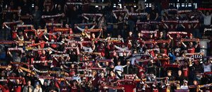 Fanoušci Sparty před semifinále MOL Cupu s Plzní Fanoušci Sparty před semifinále MOL Cupu s Plzní