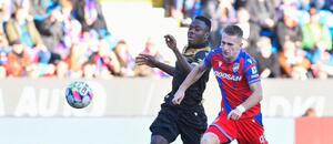 Patrick Kpozo z Ostravy a Amar Memić z Plzně, 26. kolo Chance Ligy 2024–25 Patrick Kpozo z Ostravy a Amar Memić z Plzně, 26. kolo Chance Ligy 2024–25