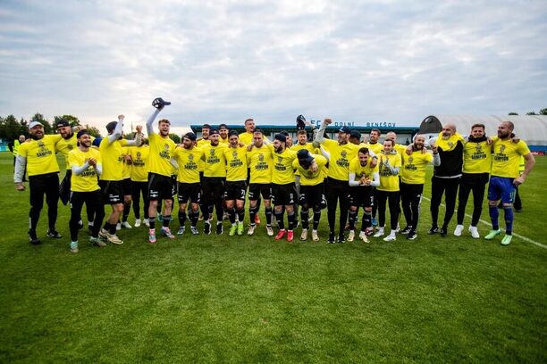 Fotbalisté Zlína se radují z postupu do 1. ligy, vítěz Chance Národní Ligy 2024/25