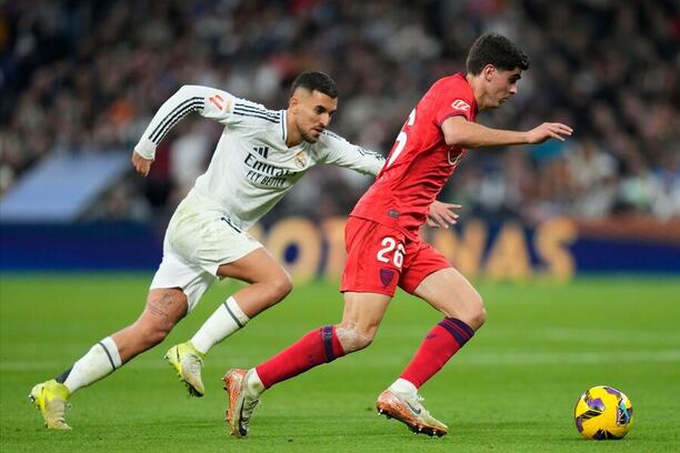 Dani Ceballos z Realu Madrid a Juanlu Sánchez ze Sevilly, 18. kolo La Ligy 2024–25
