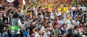 Španělská Sevilla FC je sedminásobným šampionem poháru UEFA a Evropské ligy, na snímku oslavy z roku 2023