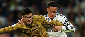 Ander Barrenetxea z Realu Sociedad (vlevo) a Lucas Vázques v barvách Realu Madrid Ander Barrenetxea z Realu Sociedad (vlevo) a Lucas Vázques v barvách Realu Madrid