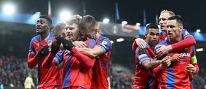 Hráči Viktorie Plzeň slaví gól proti Ferencvárosi, play off Evropské ligy 2024–25