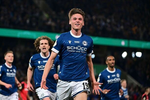 Maximilian Grosser slaví branku proti Leverkusenu, semifinále DFB Pokalu 2024–25