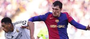 Na snímku opora Realu Madrid Jude Bellingham a Andreas Christensen v dresu Barcelony Na snímku opora Realu Madrid Jude Bellingham a Andreas Christensen v dresu Barcelony