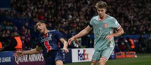 Liga mistrů 2024/25: Achraf Hakimi, obránce PSG, v souboji o míč proti Atléticu Madrid Liga mistrů 2024/25: Achraf Hakimi, obránce PSG, v souboji o míč proti Atléticu Madrid